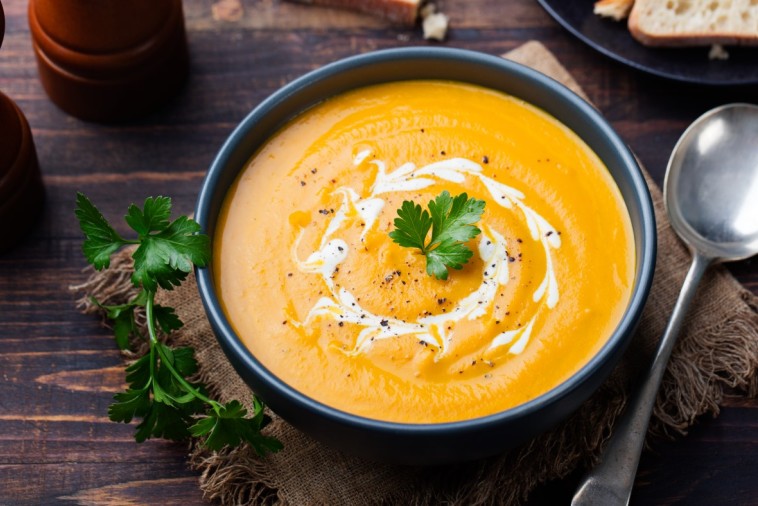 Potage à la courge musquée (butternut) aux carottes et au gingembre
